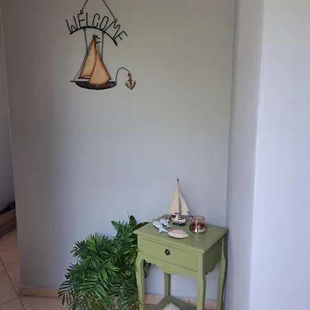 Apartment Seashell